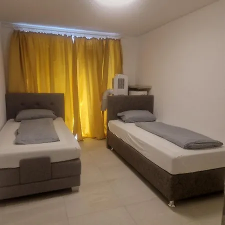 Hanin 12 Apartment