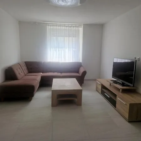 Hanin 12 Apartment